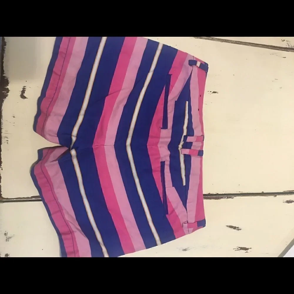 Tylus size 4 striped shorts and matching Gap tank top